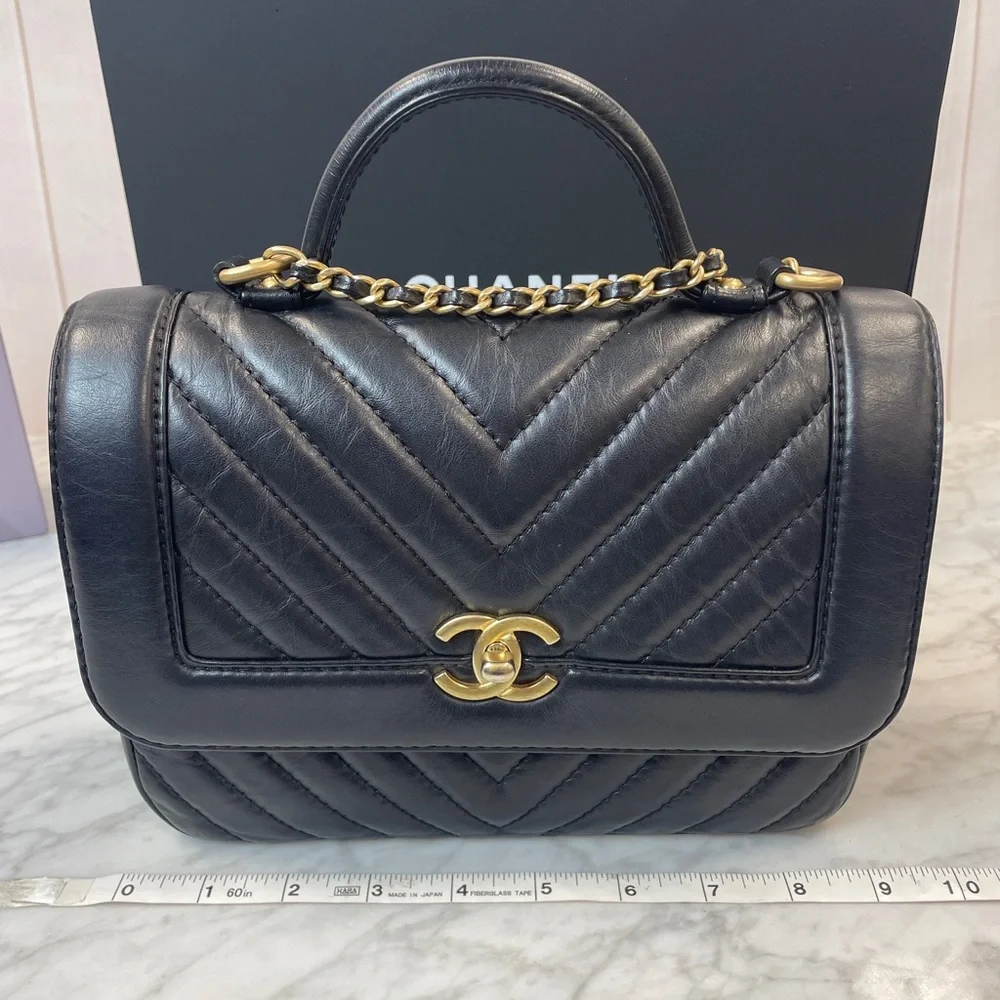 CHANEL leather bag